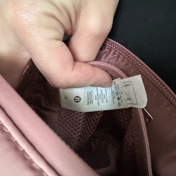Lululemon cosmetic pouch - Picture 7 of 8